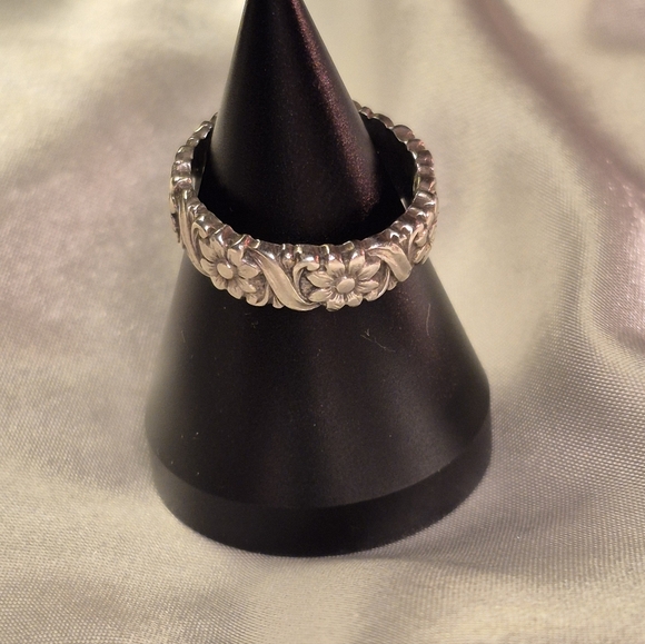 Gorgeous Sterling Silver Floral Ring.  Size 7 Marked "STERLING".  Boho Bali - Picture 4 of 4